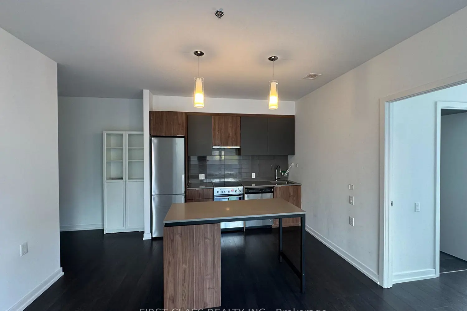 Additional image 4 of 203 College Street 407