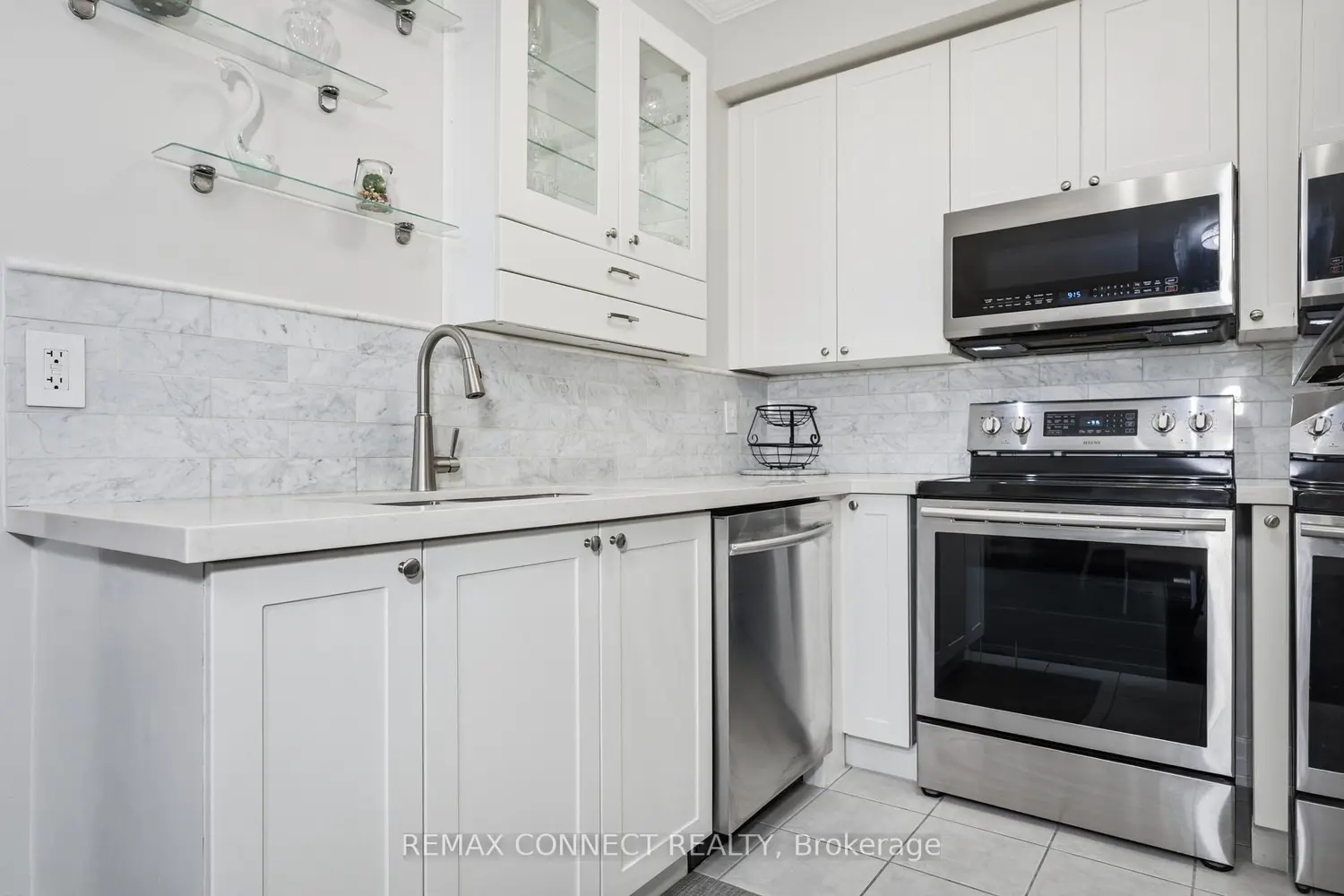 Additional image 3 of 11121 Yonge Street 512