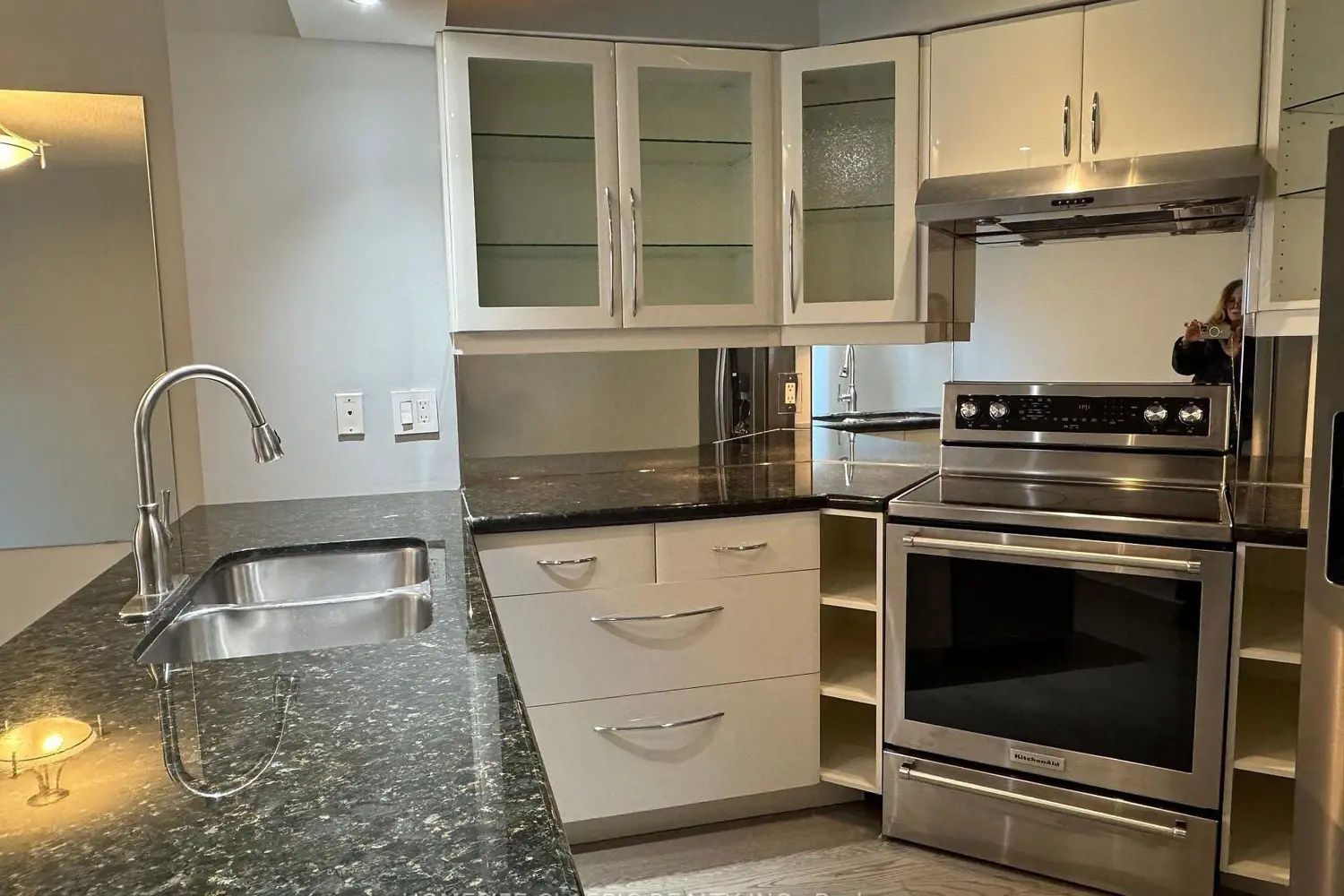 Additional image 3 of 909 Bay Street 905