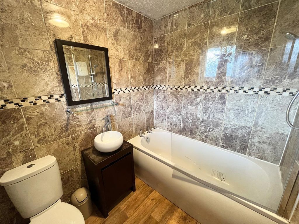 Additional image 6 of 3 bed property to rentLarchwood Drive, Wilmslow, Cheshire SK9
