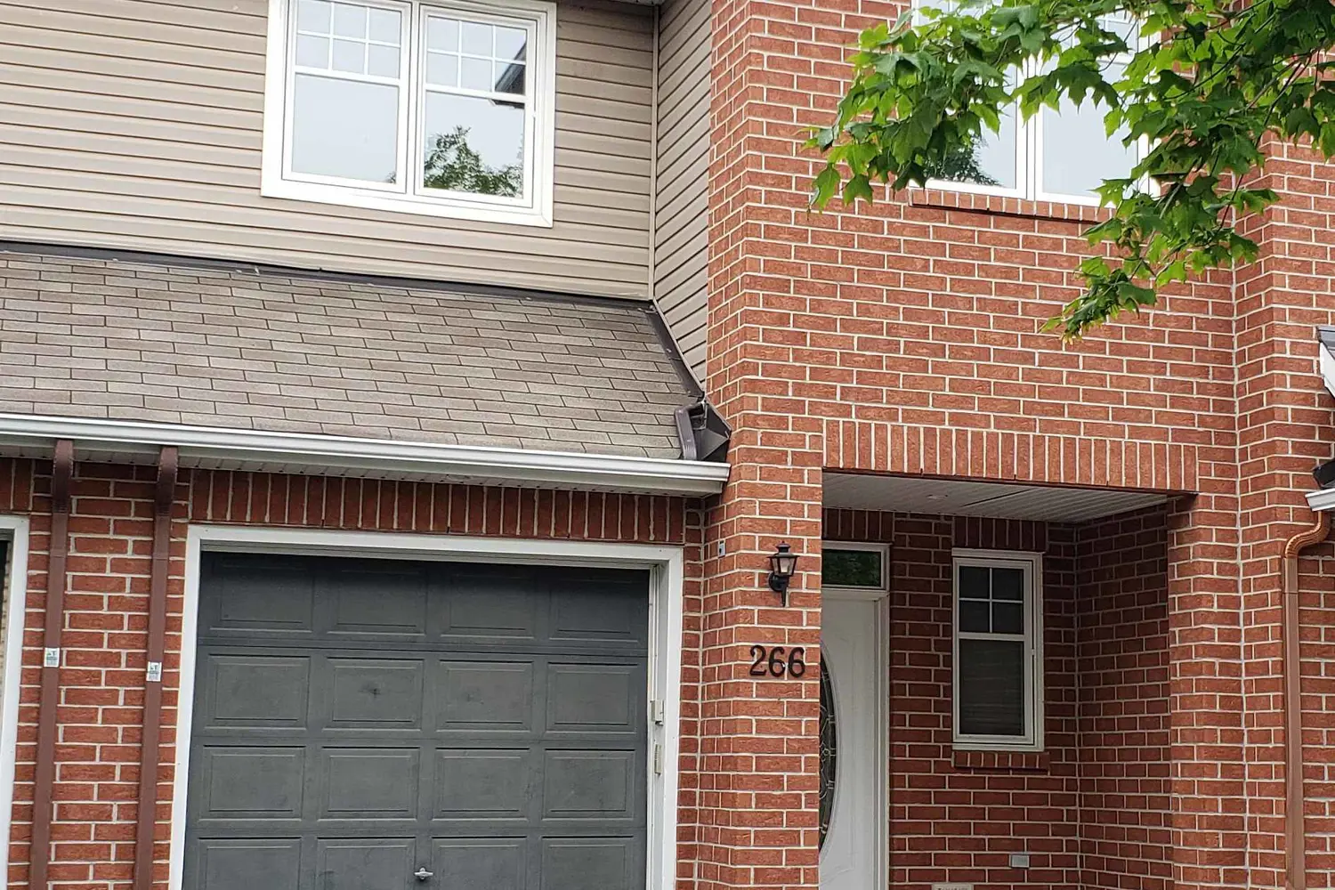 266 Horseshoe Crescent