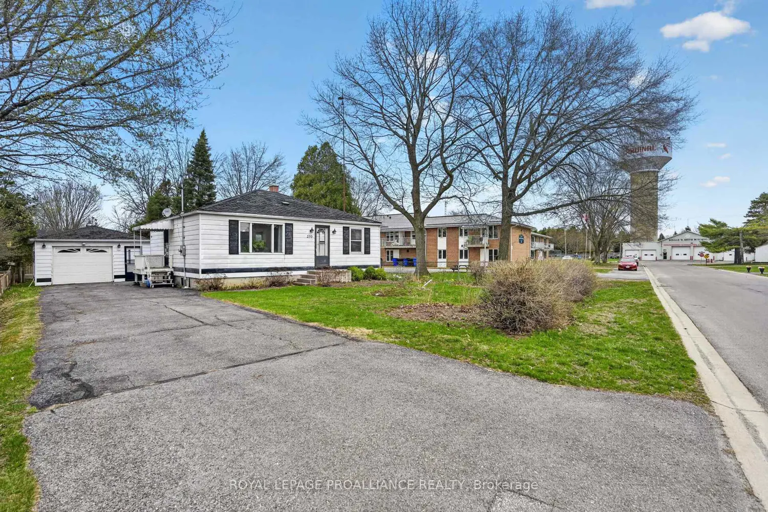 230 Helen Street photo 2