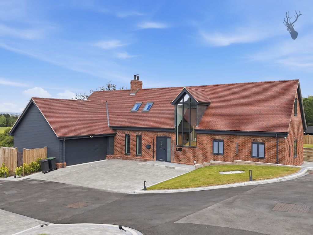 4 bed detached house to rentMott Street, Loughton IG10
