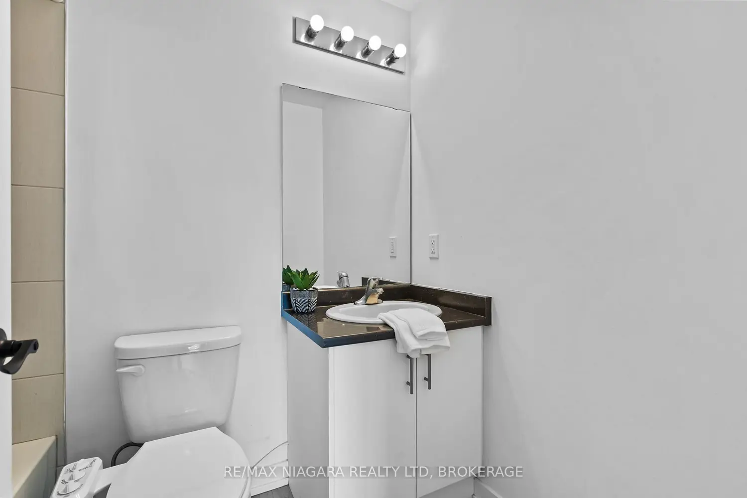 Additional image 8 of 5055 Greenlane Road 131