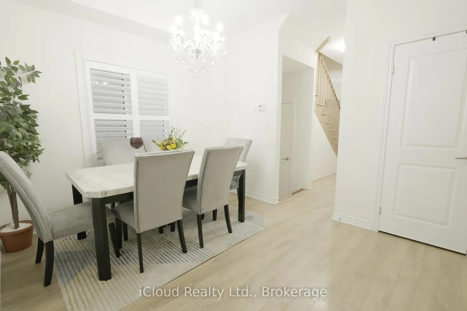 8 Whitton Drive photo 3