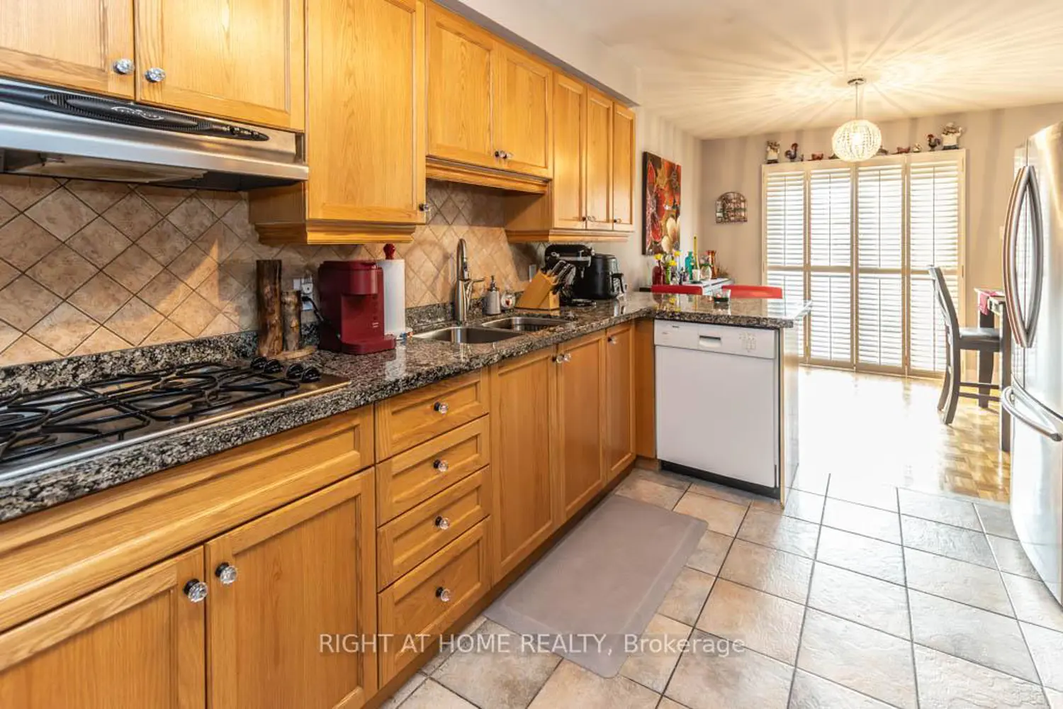 63 Pavin Crescent photo 5