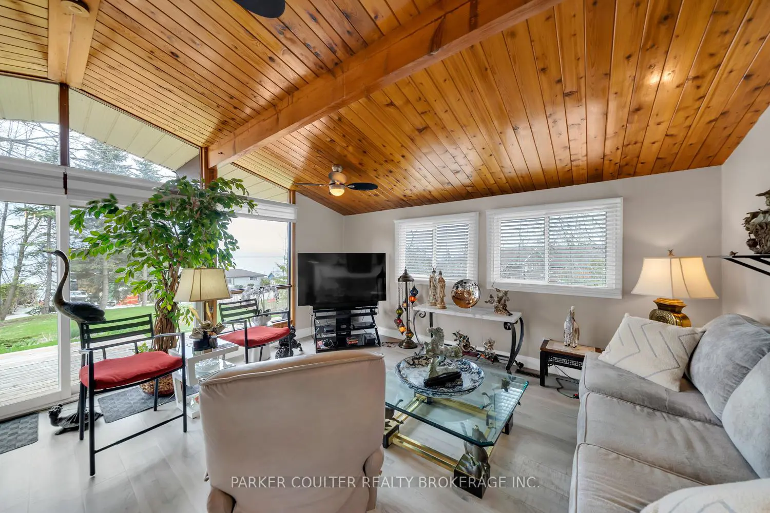 2238 Lakeshore Road photo 5