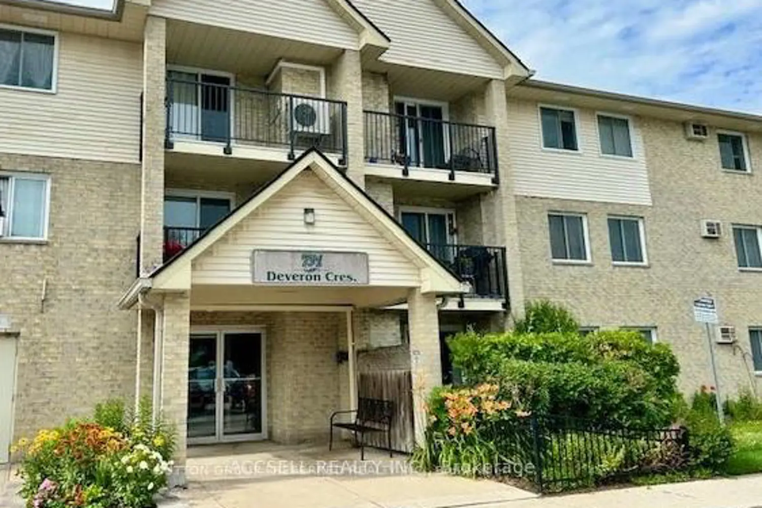 731 Deveron Crescent 111