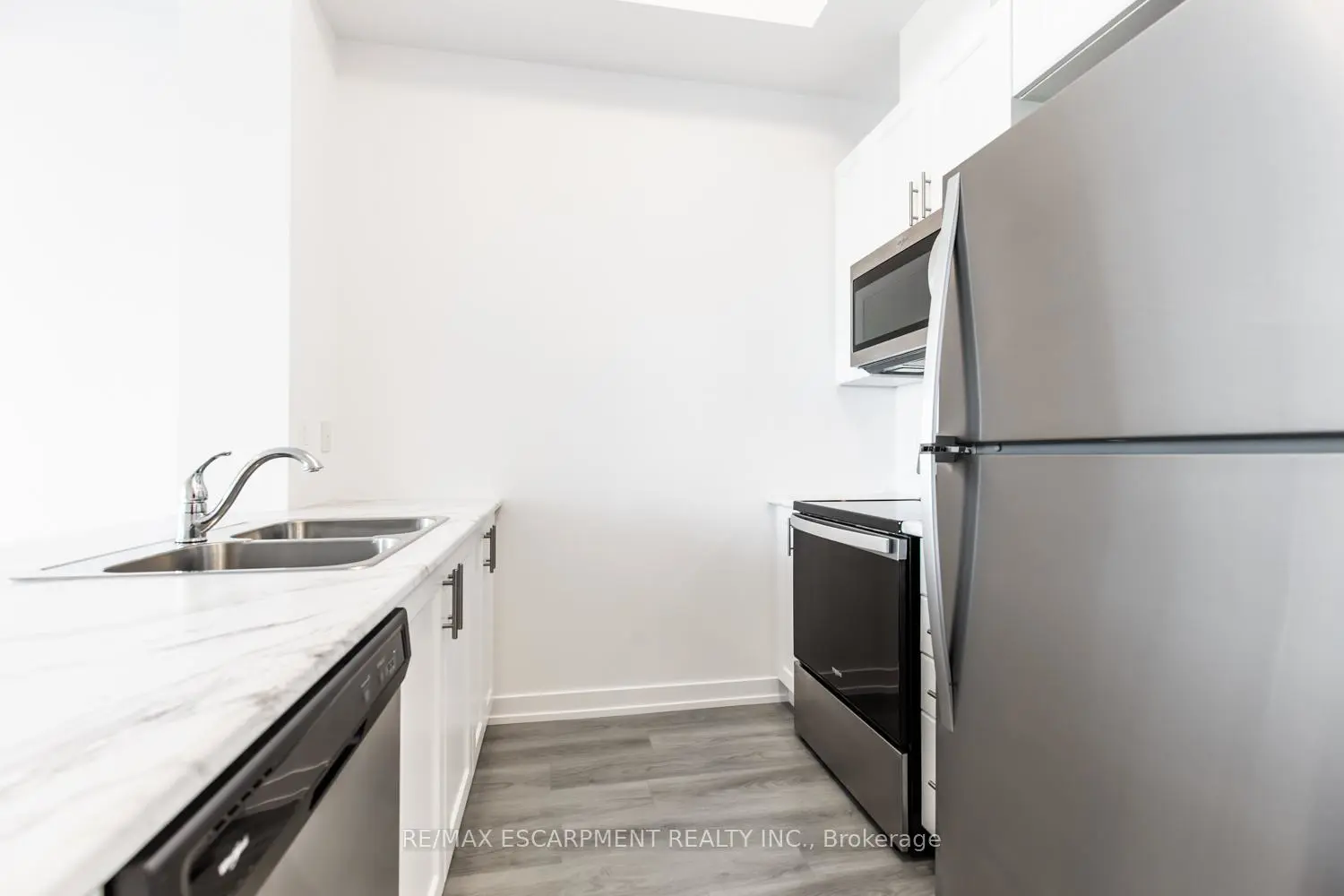 Additional image 4 of 5055 Greenlane Road 611