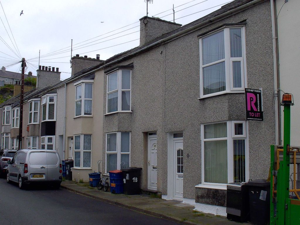 3 bed terraced house to rentHenry Street, Holyhead LL65