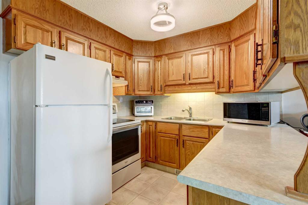 Additional image 5 of 30-118 Strathcona Road SW, Calgary, AB, T3H 1P3
