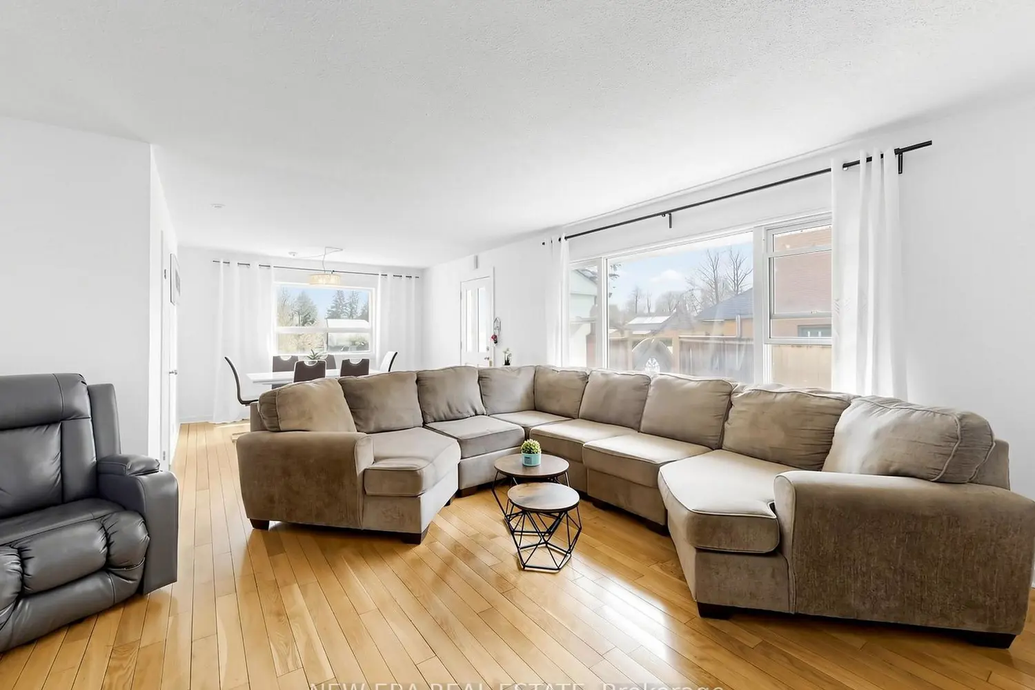 Additional image 3 of 4246 Bloor Street