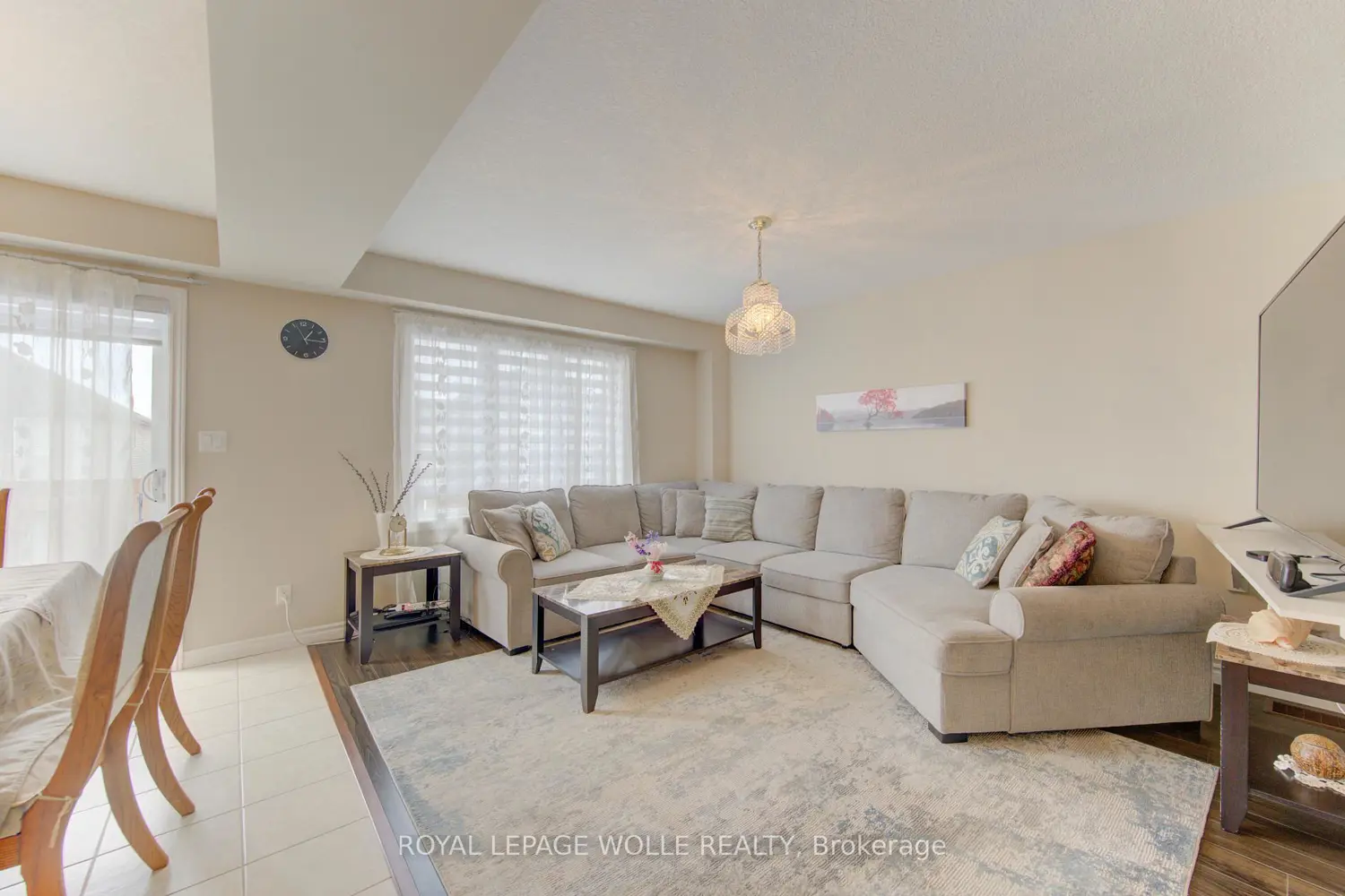 430 Avens Street photo 4