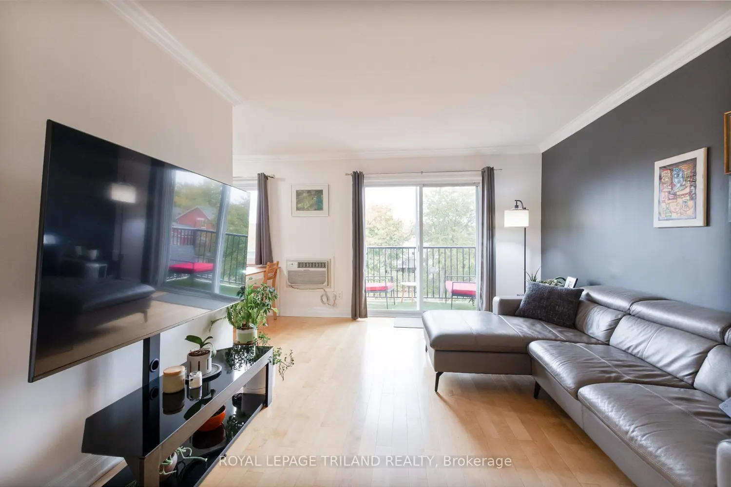 Additional image 8 of 570 William Street 404