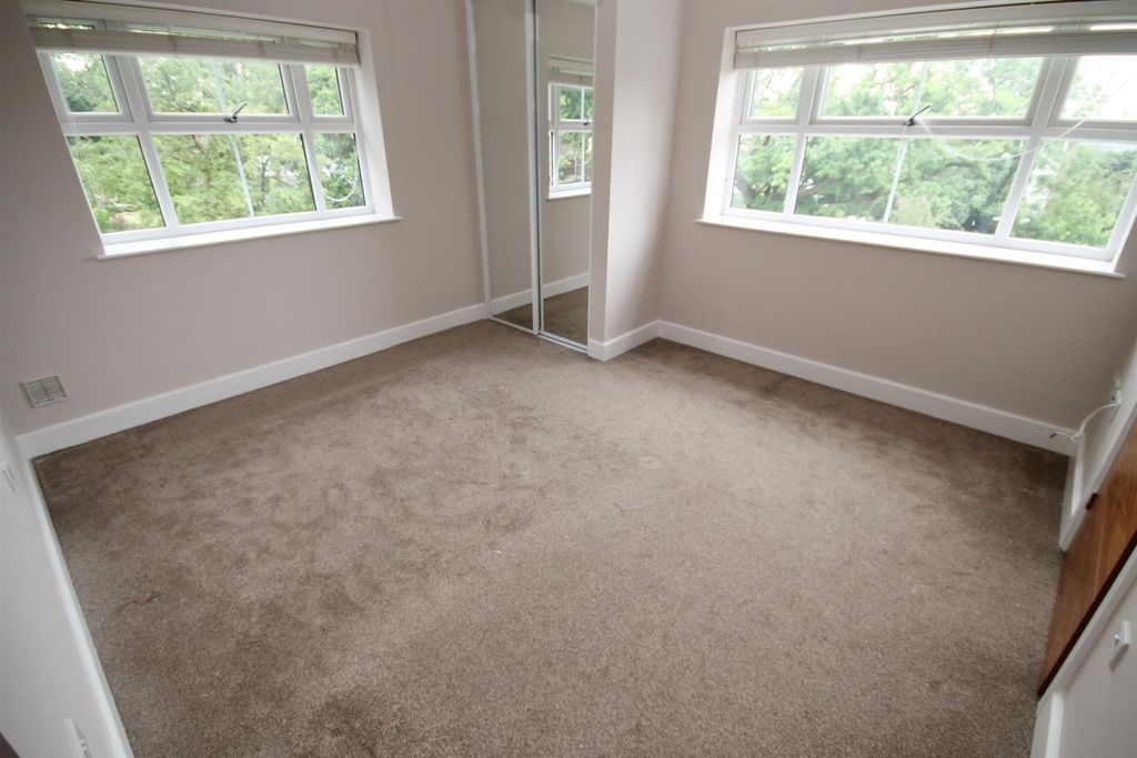 Additional image 13 of 3 bed flat to rentWilliam Court, 109-111 Manor Road, Chigwell, Essex IG7