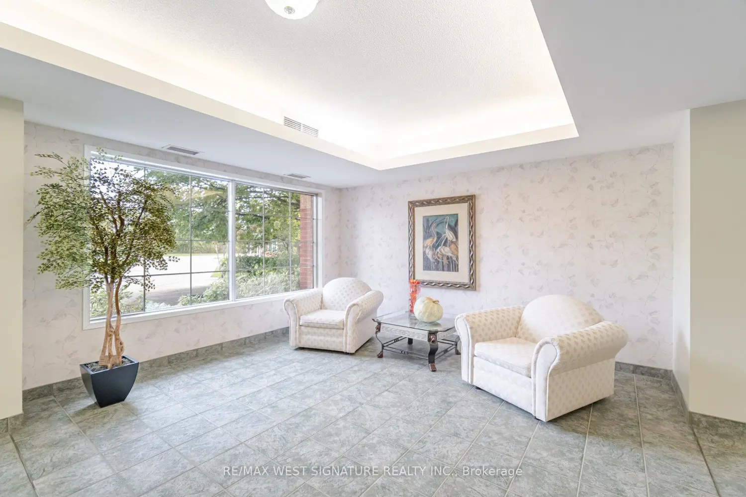 Additional image 4 of 75 Treelawn Boulevard 102