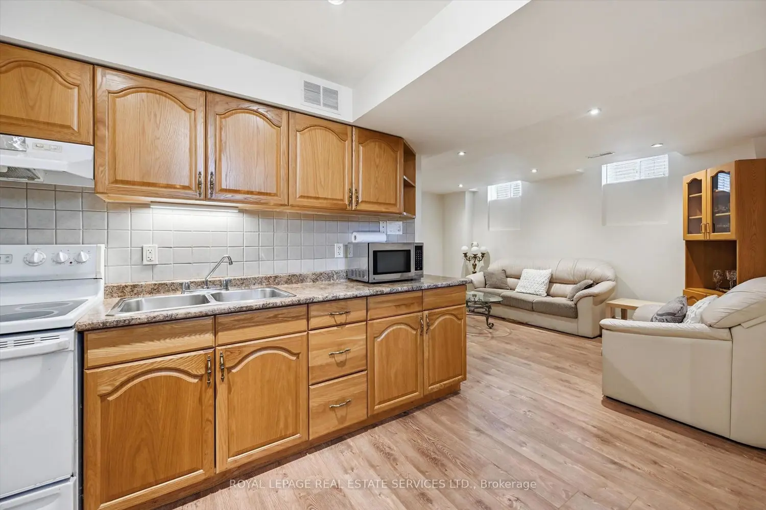 Additional image 10 of 2605 Longridge Crescent