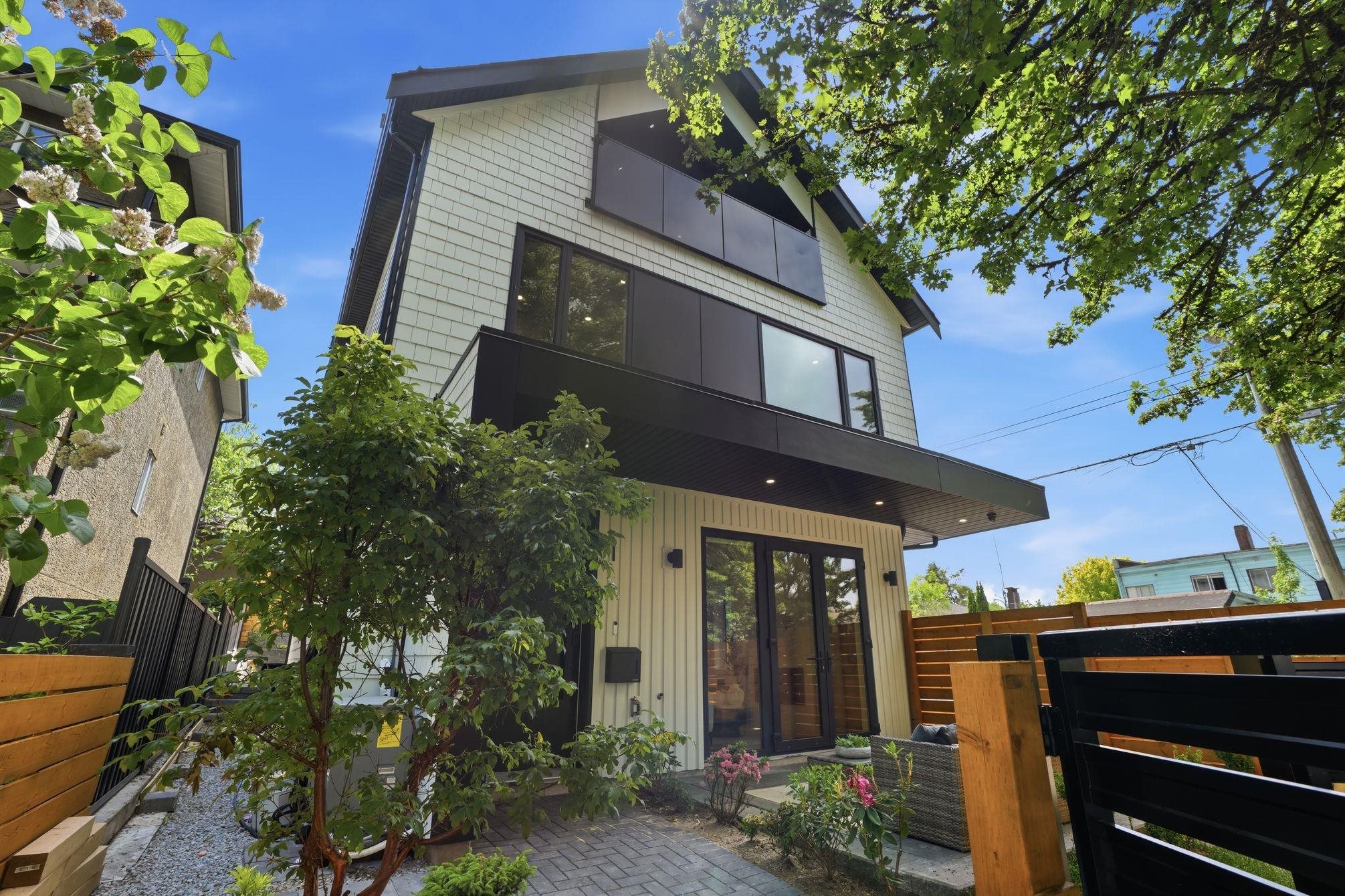 1-2438 20th Avenue E, Vancouver, BC, V5M 2T6