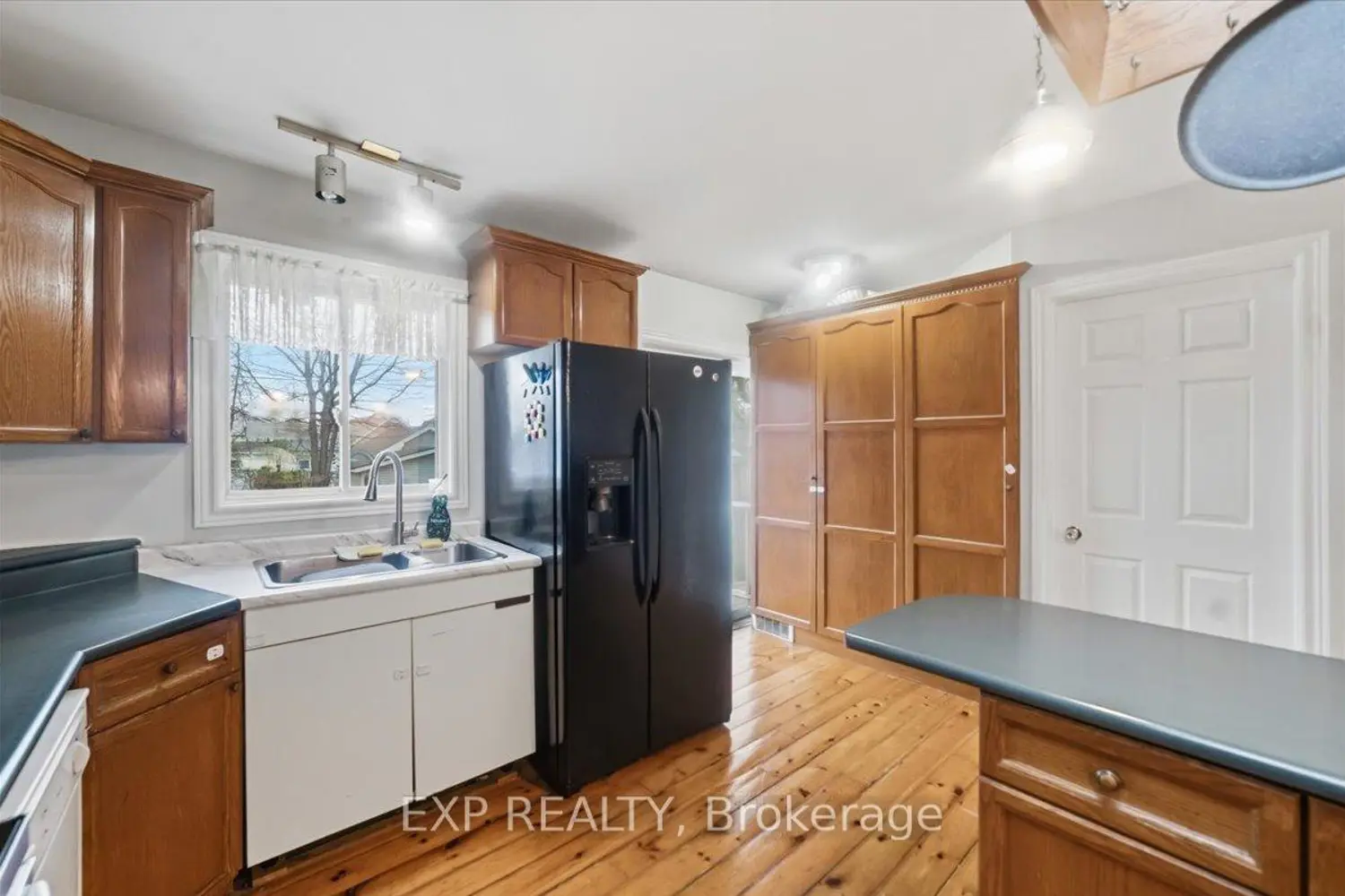 Additional image 8 of 160 Davis Street