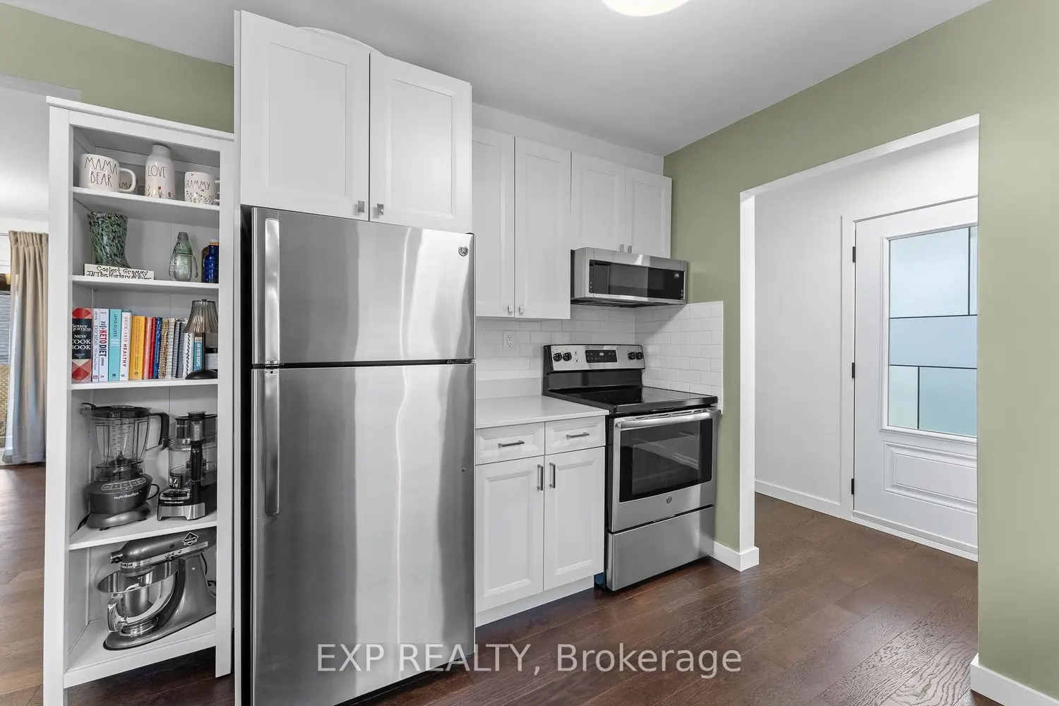 142 Marcella Crescent photo 4