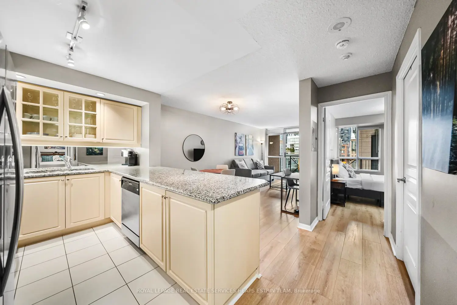 Additional image 6 of 140 Simcoe Street 702