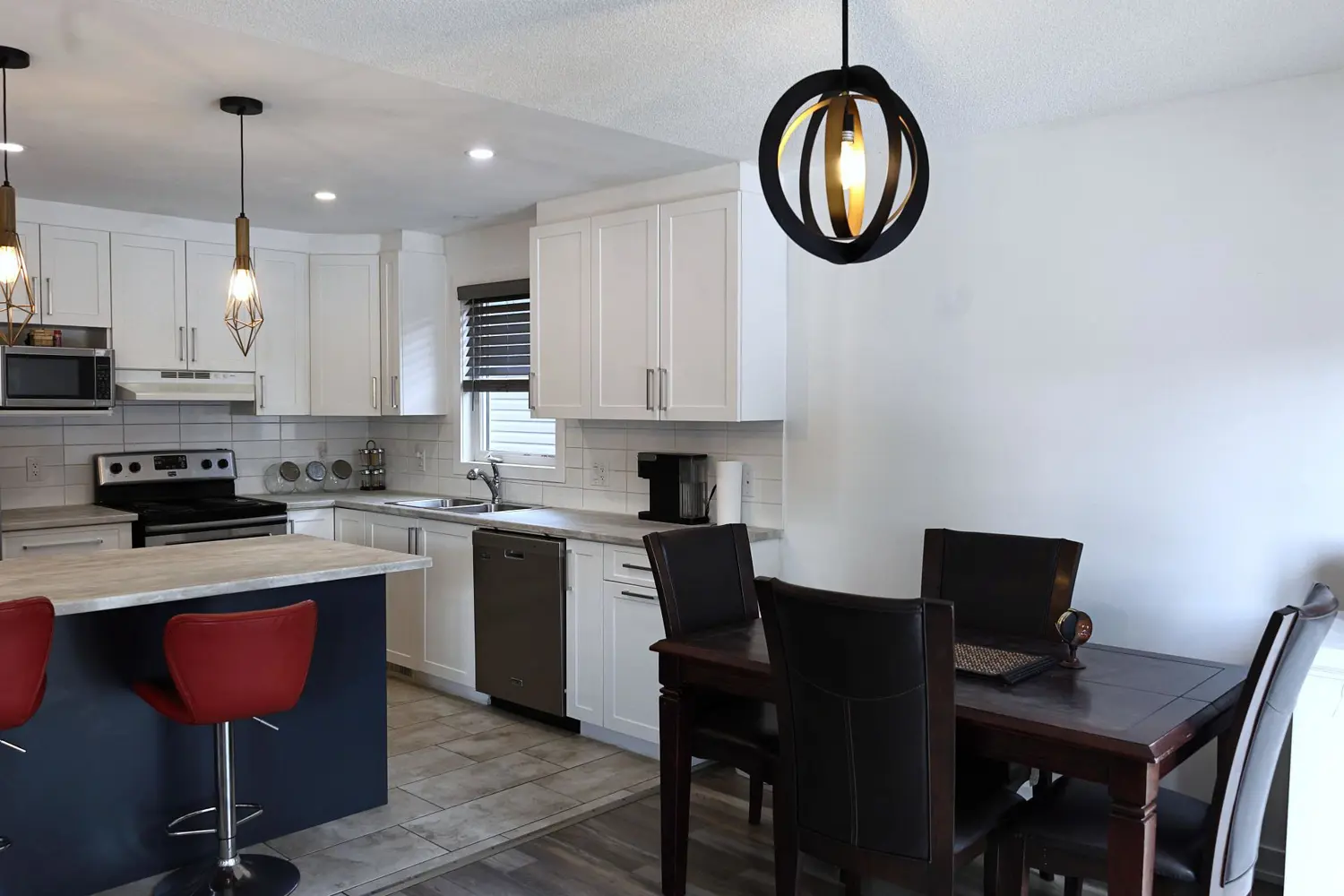 609 Robert Street photo 5