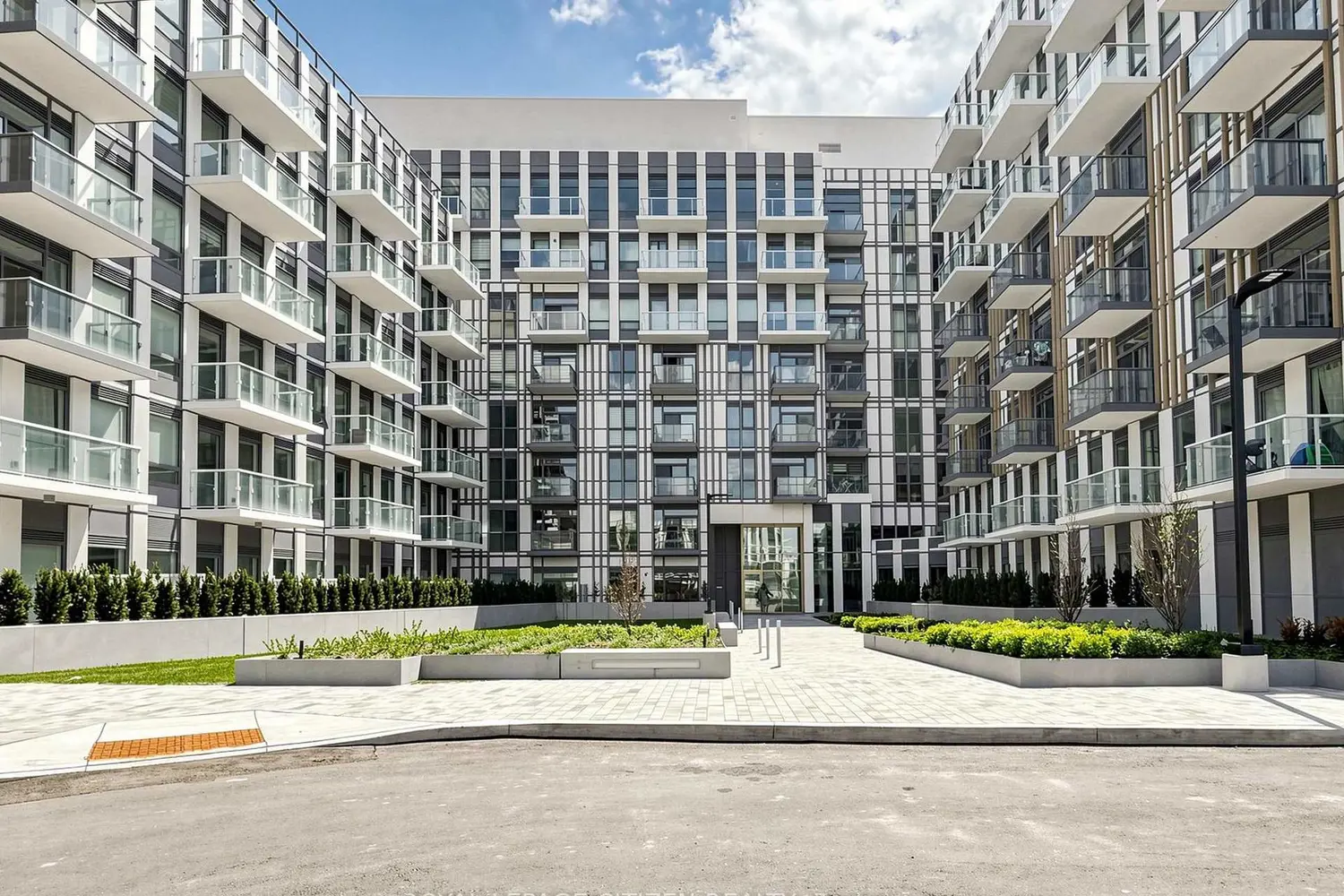 1005 Dundas Street 814