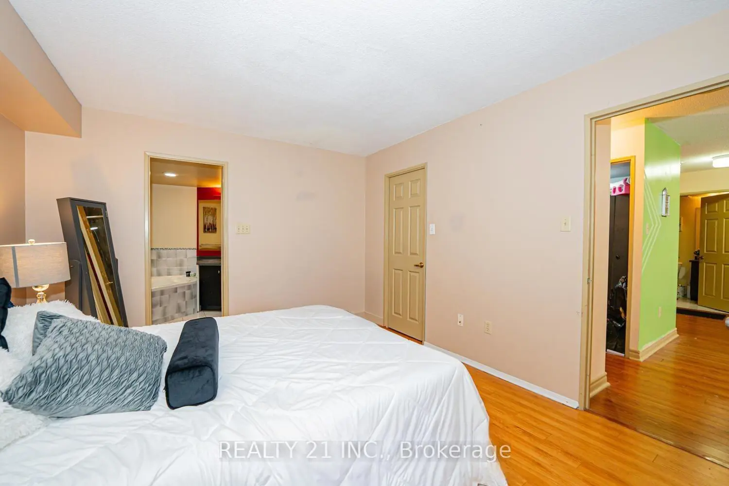 Additional image 4 of 3233 Eglinton Avenue 1107