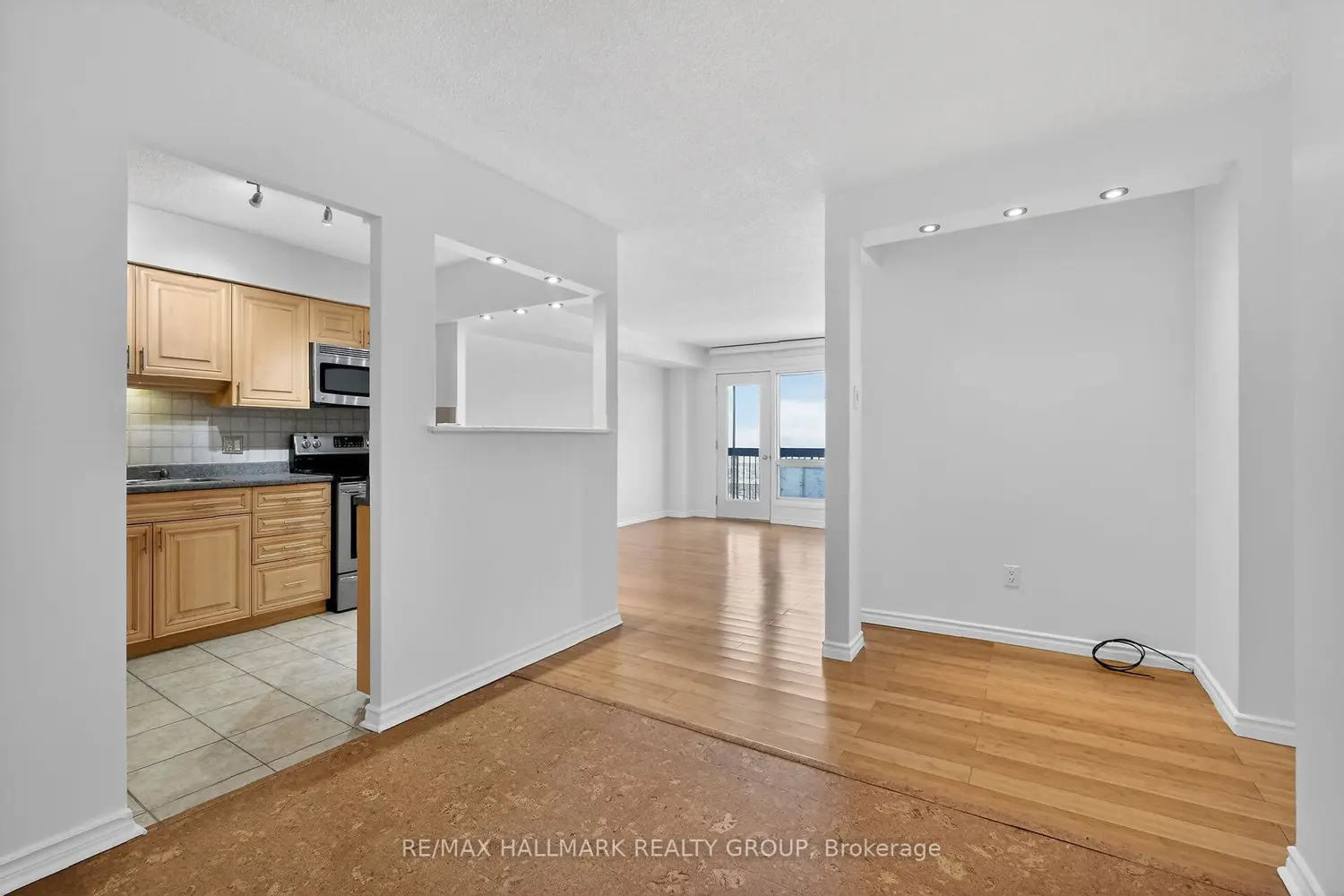 Additional image 5 of 158C Mcarthur Avenue 1408