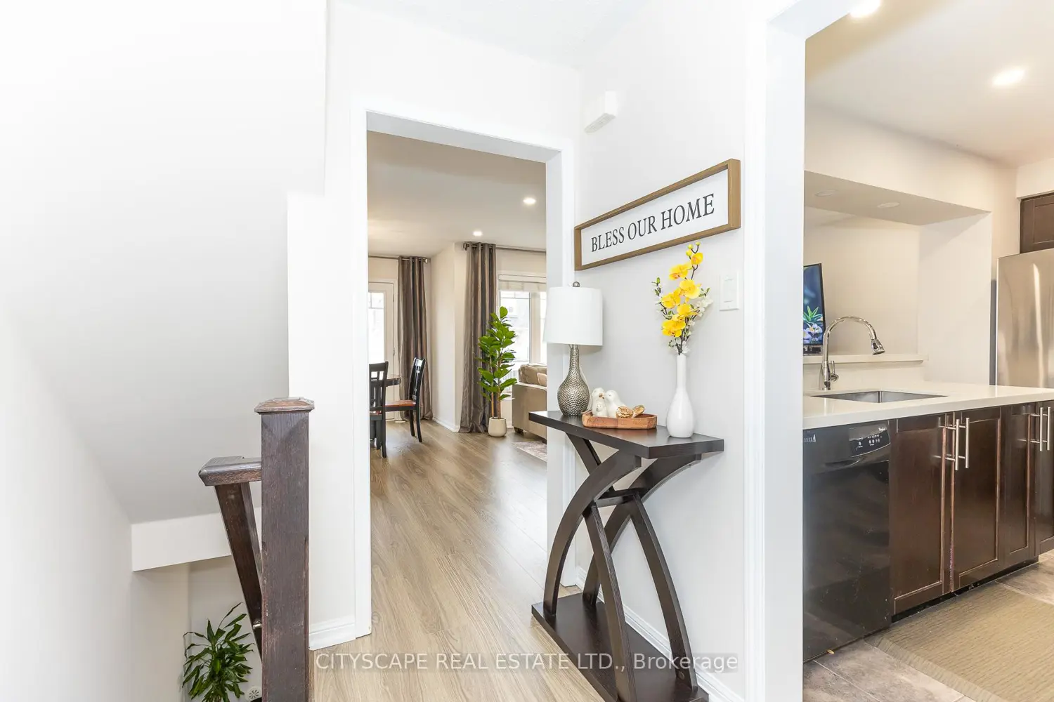 935 Nadalin Heights photo 4