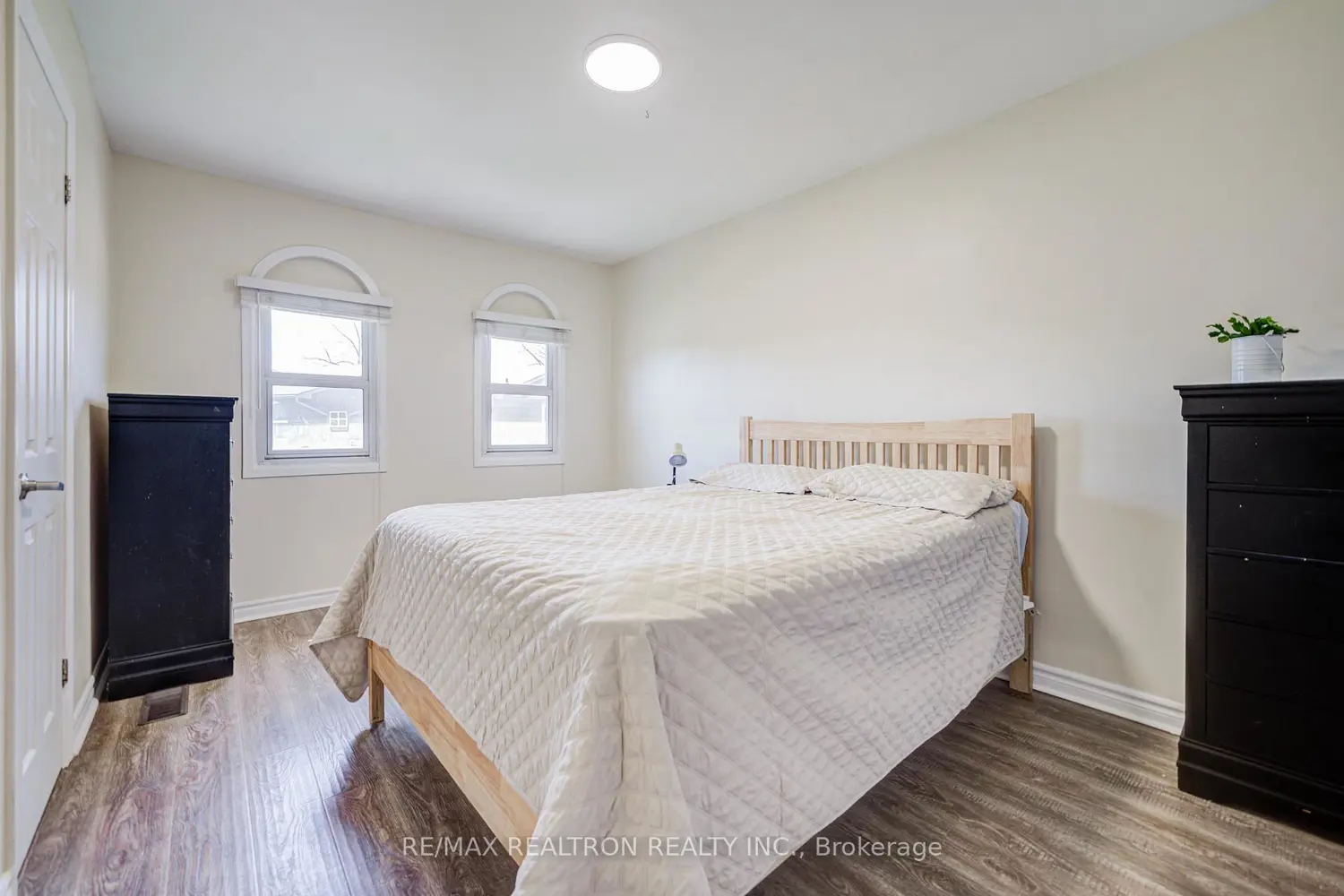 Additional image 11 of 1180 Mississauga Valley Boulevard 14