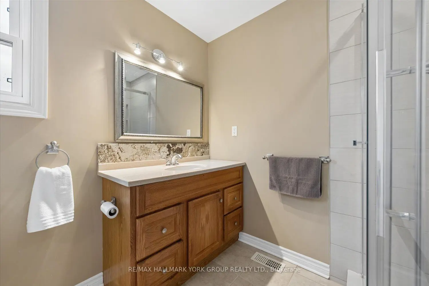 168 Irving Drive photo 5