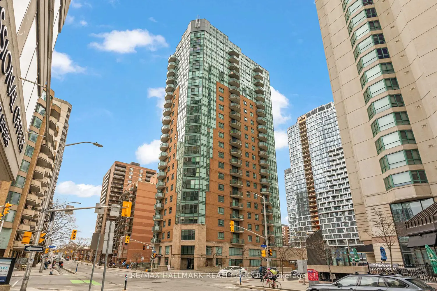 445 Laurier Avenue 2103