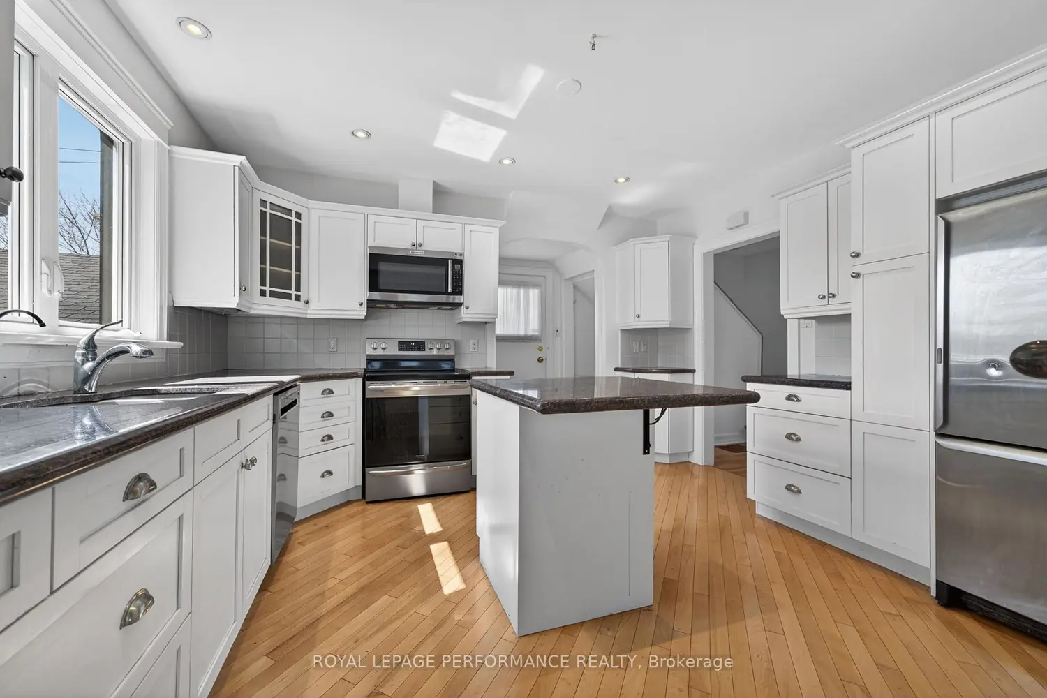 318 Duncairn Avenue photo 2
