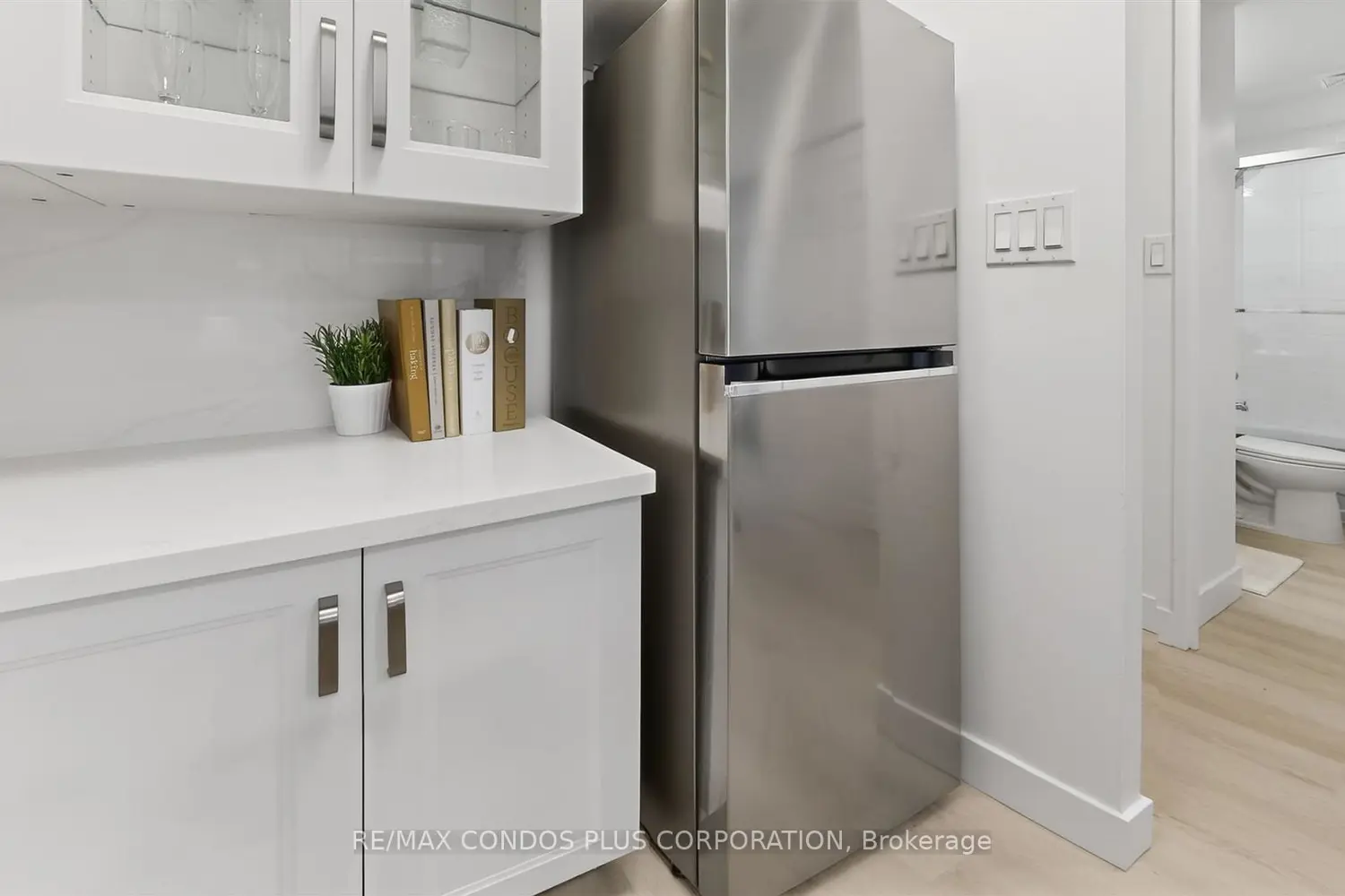 Additional image 6 of 736 Bay Street 1601