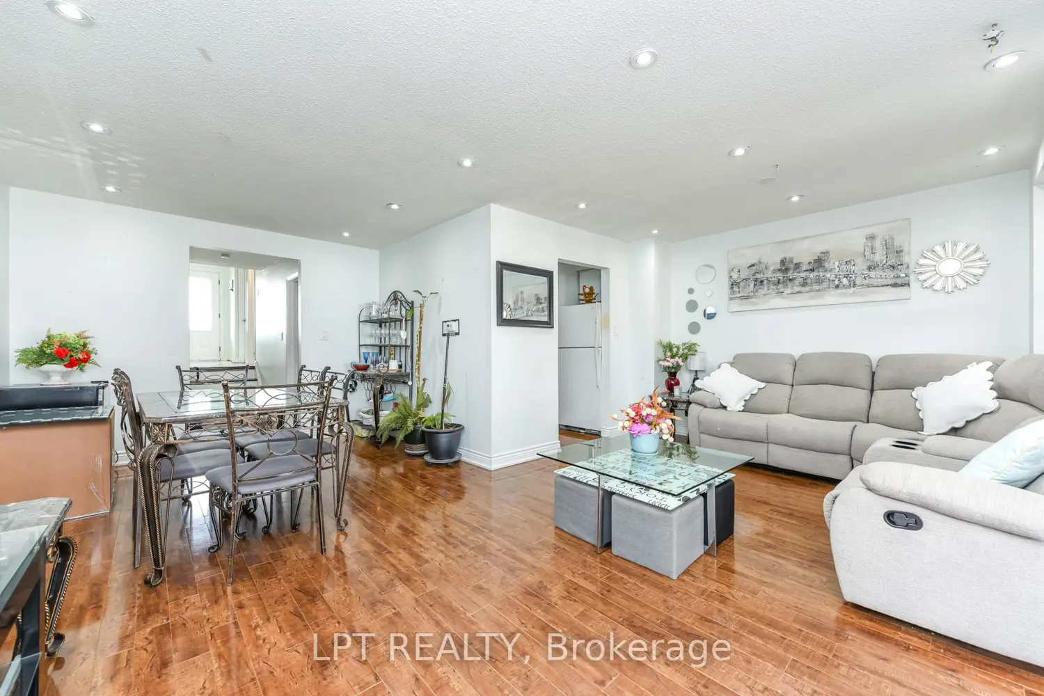 Additional image 4 of 7101 Codlin Avenue