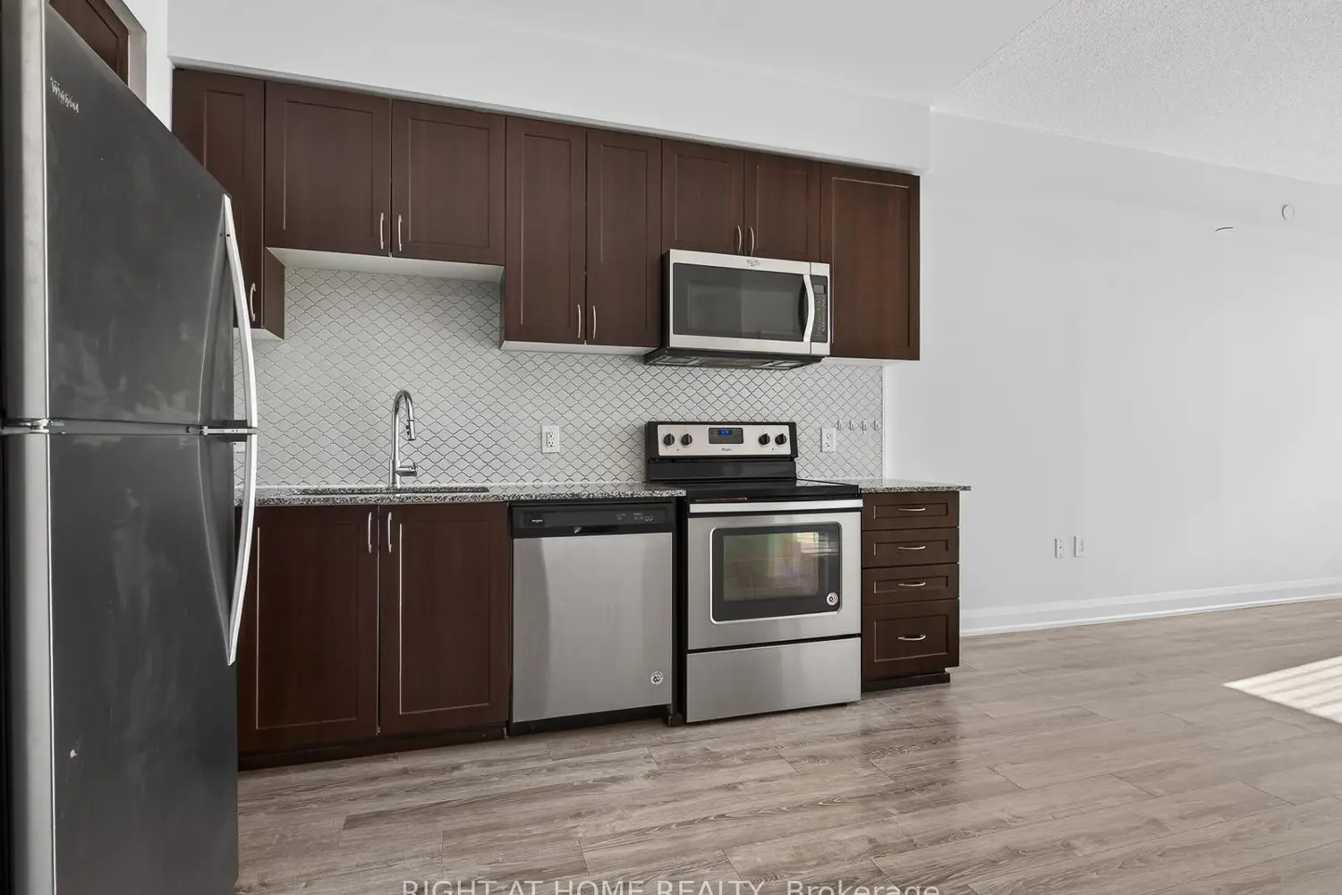 Additional image 4 of 2800 Keele Street 518