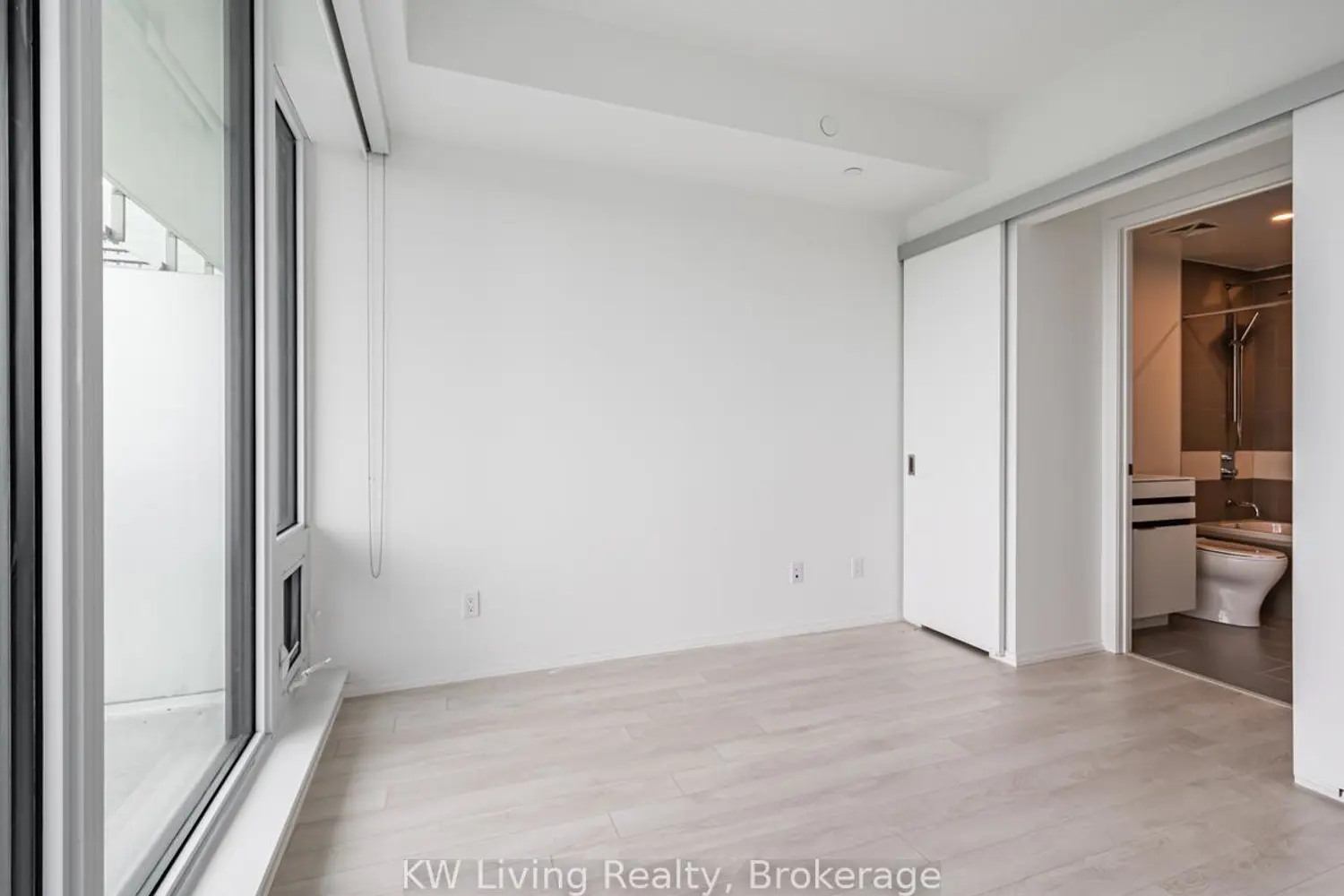 Additional image 8 of 197 Yonge Street 2102