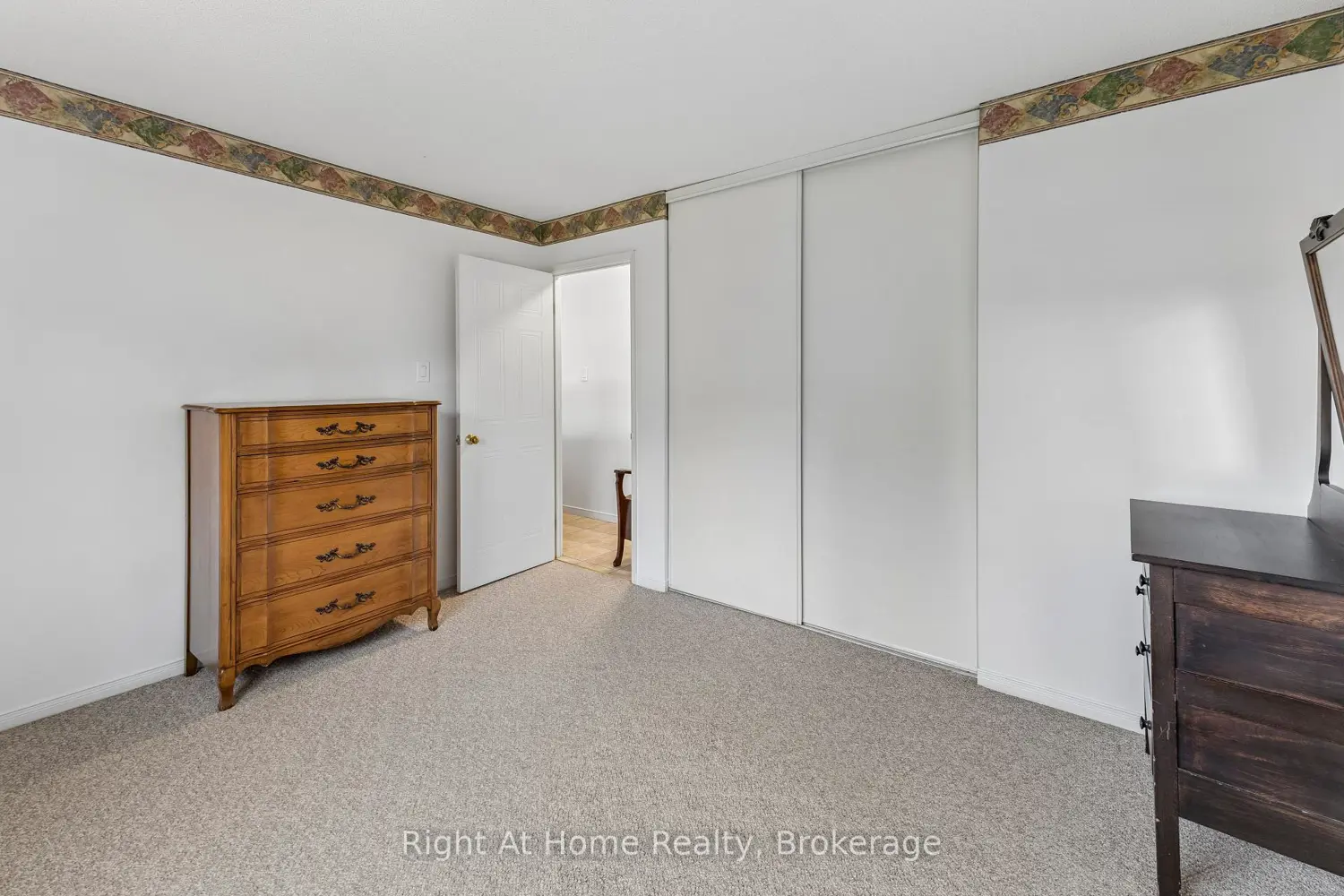 Additional image 10 of 565 Greenfield Avenue 310