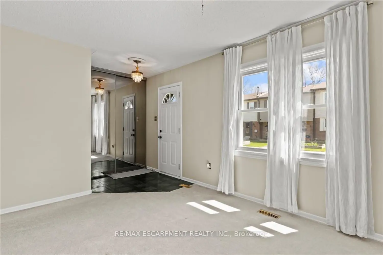 Additional image 4 of 2825 Gananoque Drive 11