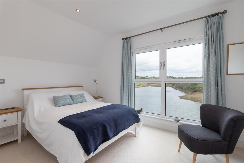Additional image 8 of 3 bed property to rentHeron Square, Island Harbour, Newport PO30