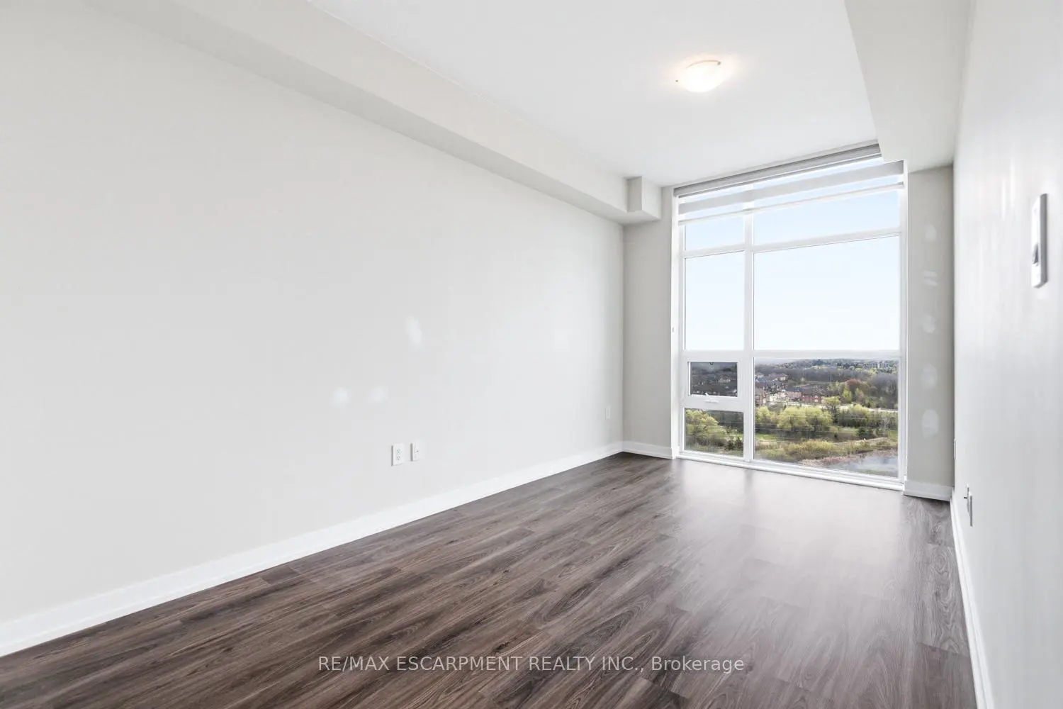 Additional image 19 of 450 Dundas Street 1113
