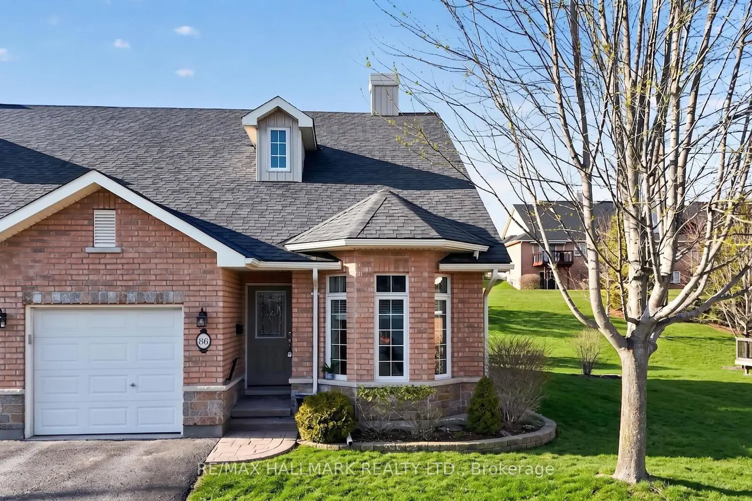 86 Village Crescent 105