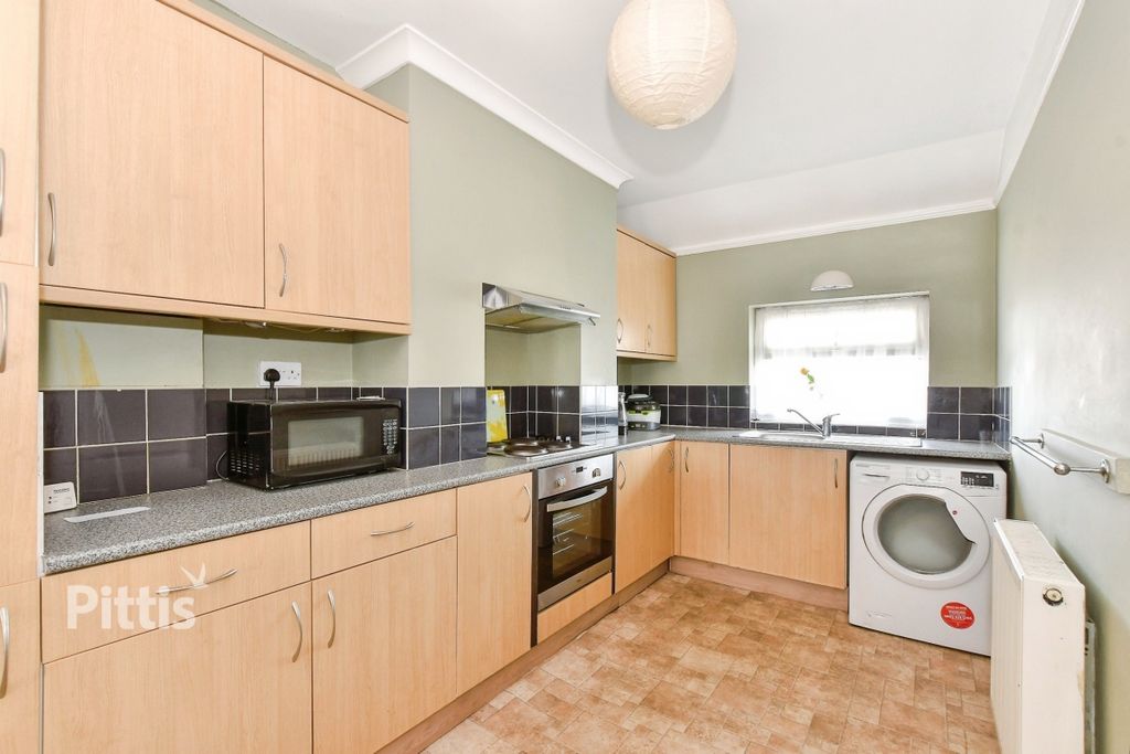 Additional image 3 of 2 bed flat to rentYork Road, Sandown PO36