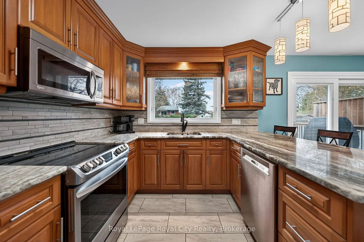 16 Sanderson Drive photo 5