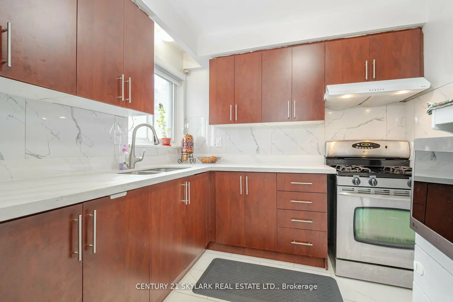 Additional image 5 of 435 Silverstone Drive 26
