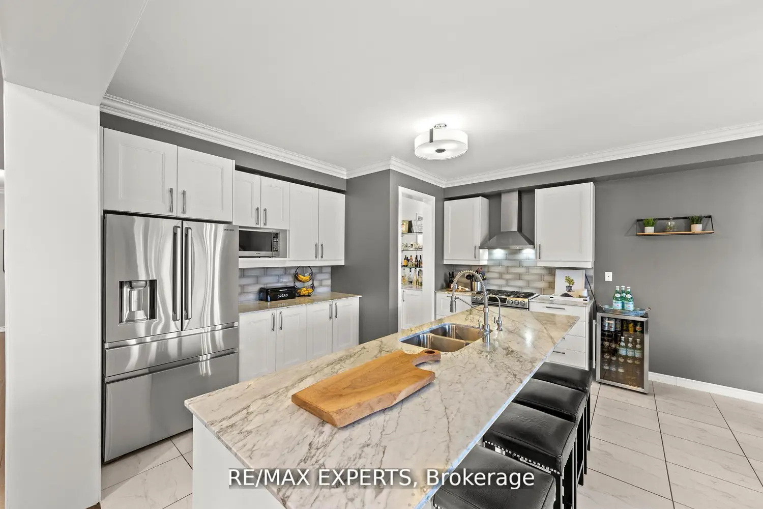 Additional image 16 of 48 Manor Glen Crescent