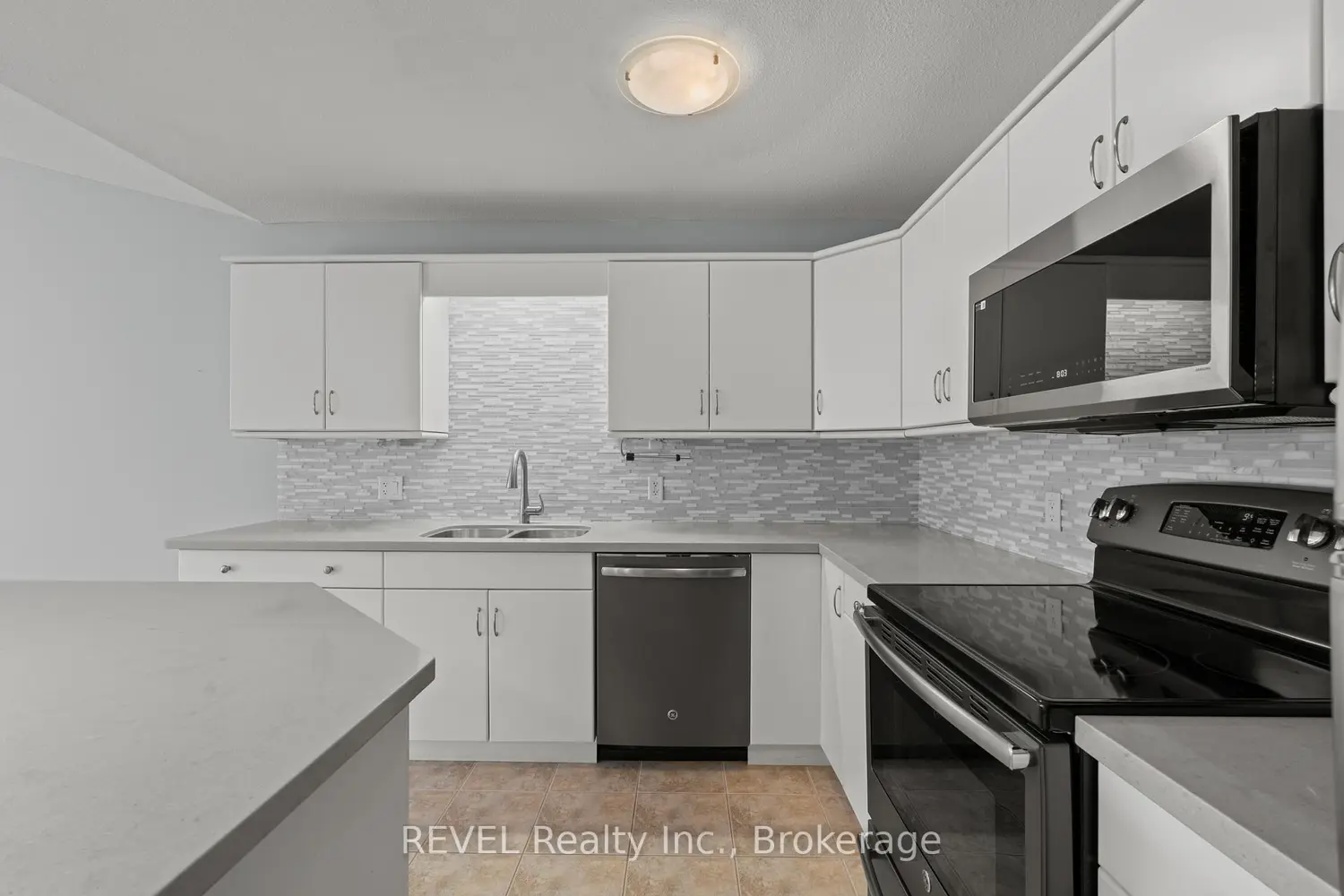 Additional image 4 of 605 Welland Avenue 3