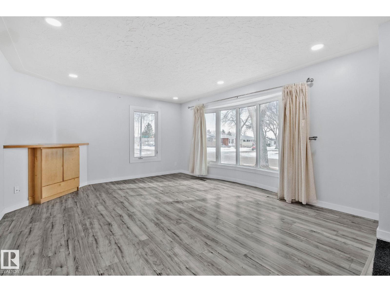 Additional image 3 of 12002 37 Street NW, Edmonton, AB, T5W2C3