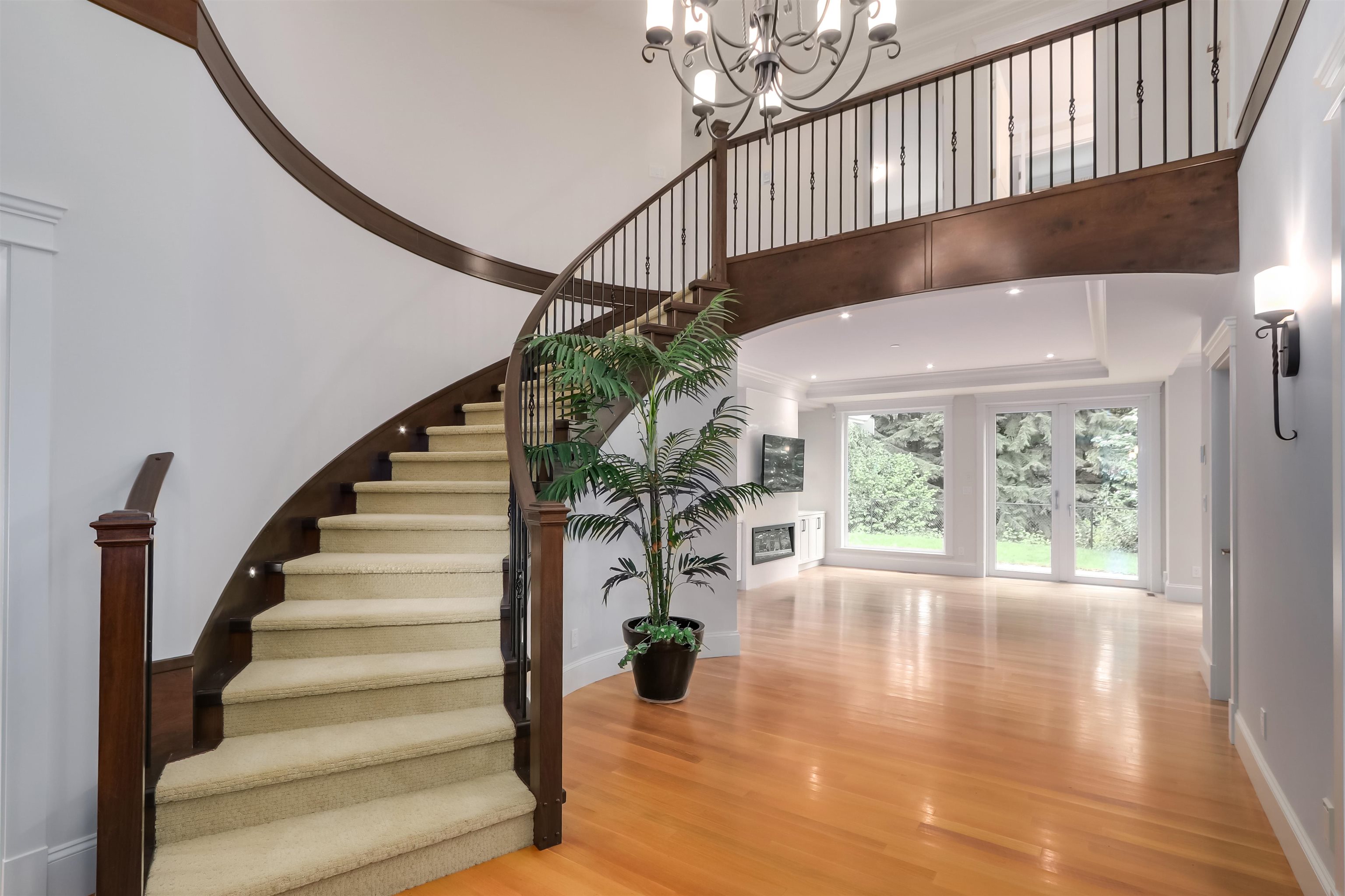 Additional image 2 of 352 St. James Crescent, West Vancouver, BC, V7S 1J8